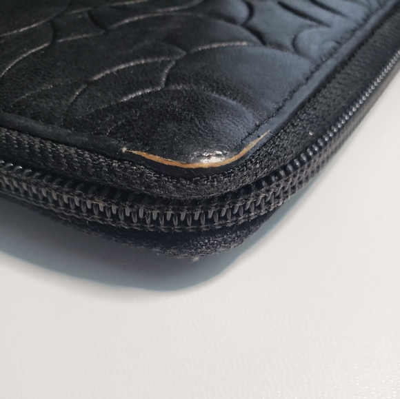 Chanel Black Camellia Embossed Zipped Wallet - Picture 4 of 16